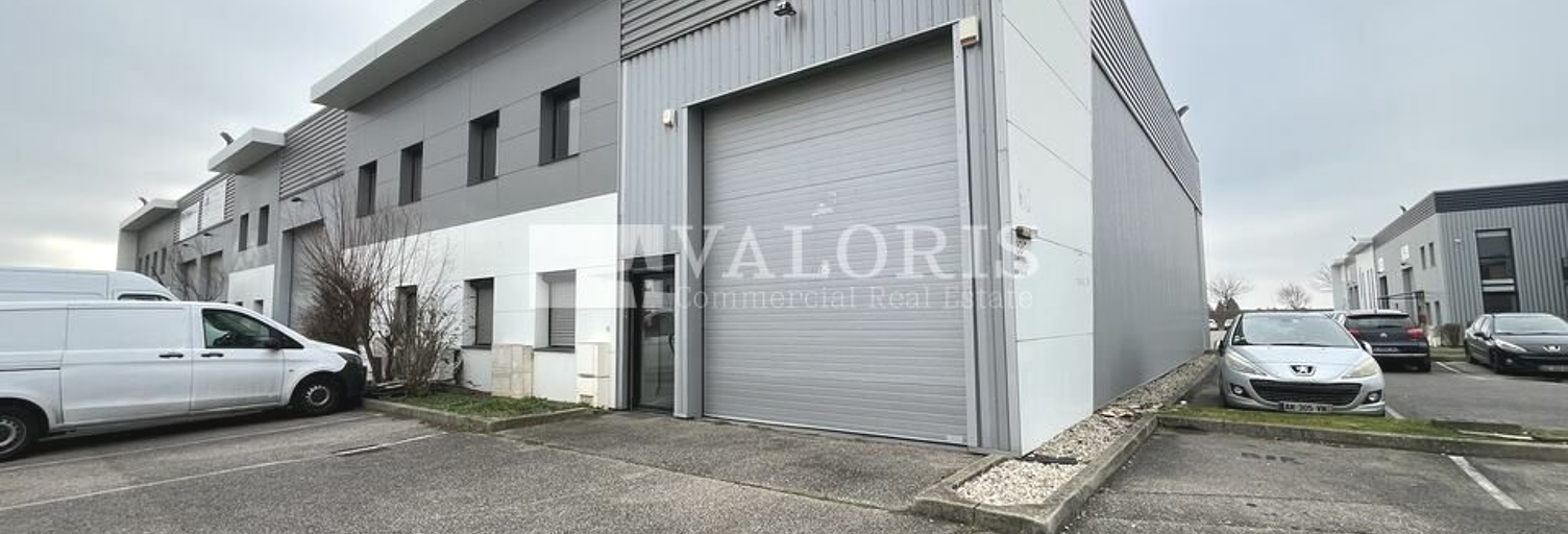 Commerce  330 m² à louer à Saint-Priest (69800)