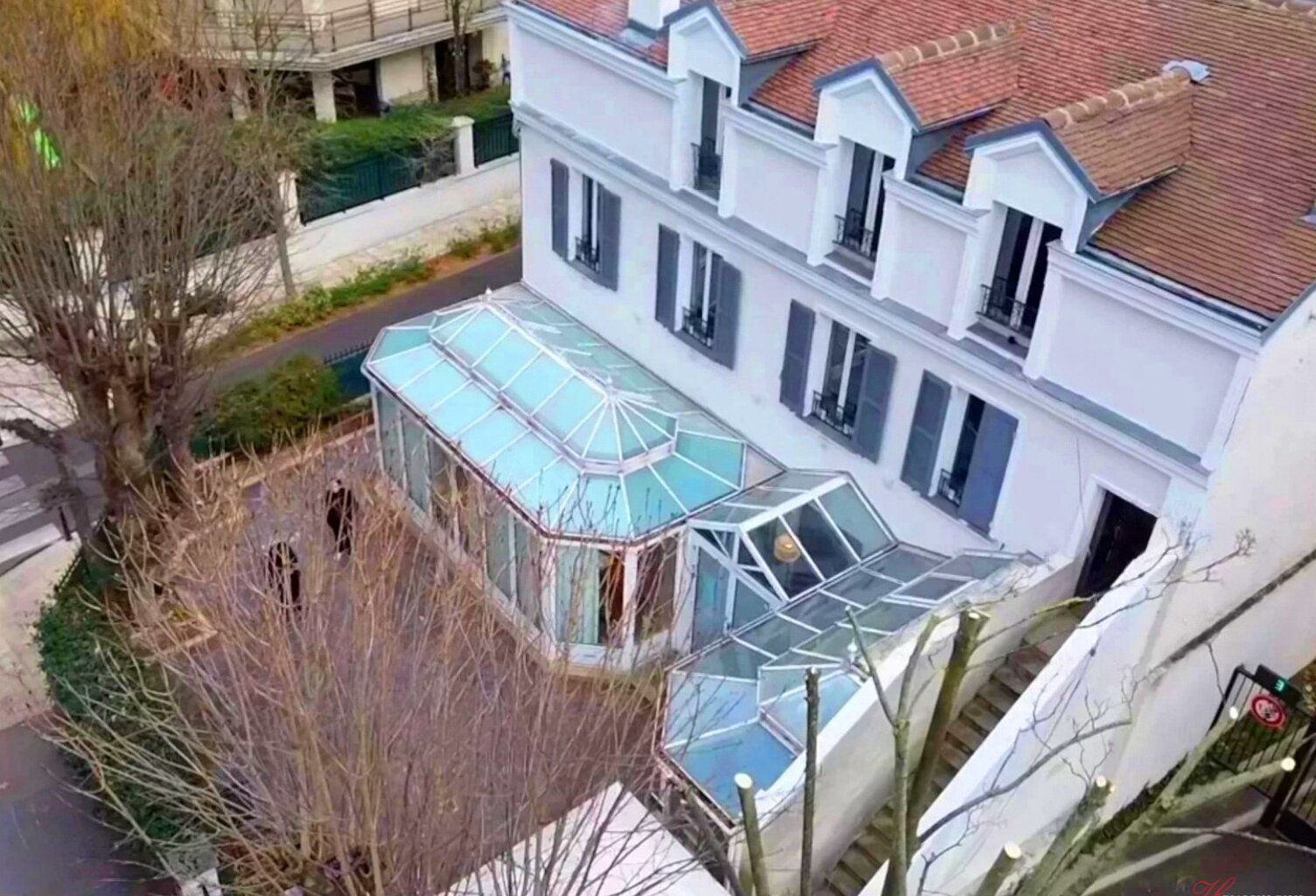 Hôtel particulier avec commercialité sur l'Ile-de-la-Jatte — photo 1