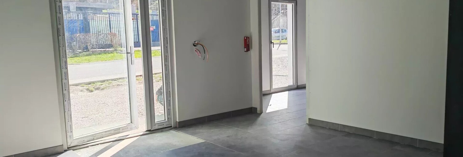Commerce  50 m² à louer à Saint-Jeoire (74490)