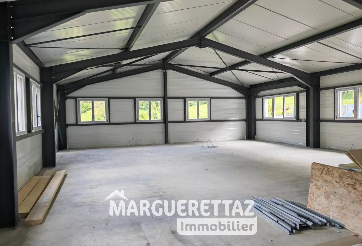 Locaux à louer - St Jeoire — photo 1