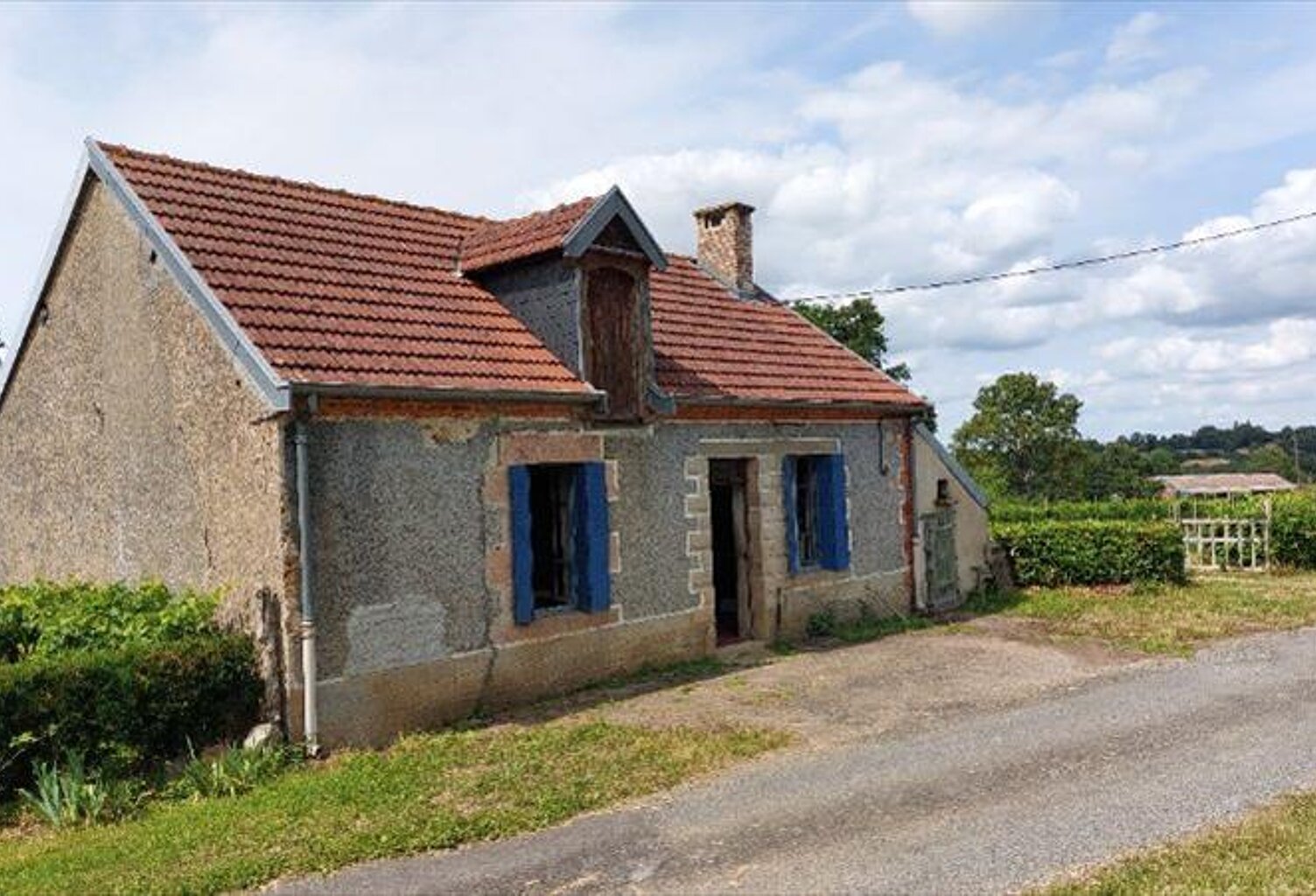 Maison en pierre de 2 pièces principales — photo 1