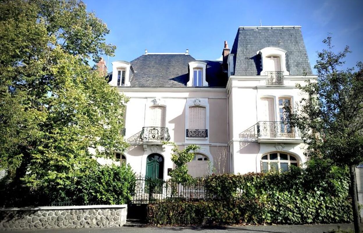 maison 14 pièces 311 m2 à vendre à Néris-les-Bains (03310)