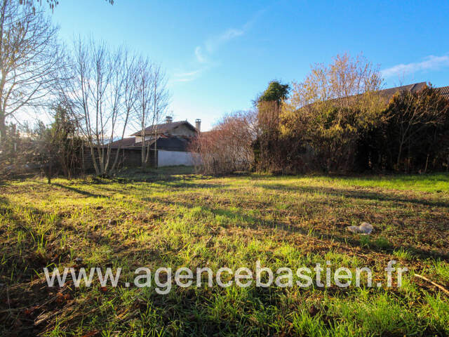 VENTE - TERRAIN PLAT DE 565 M2 - VERSONNEX - 370.000 EUR — photo du bien