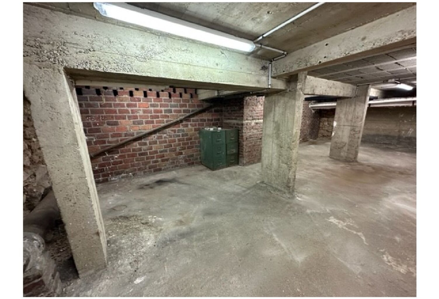 Cave 2 p à BOULOGNE-BILLANCOURT — photo 1