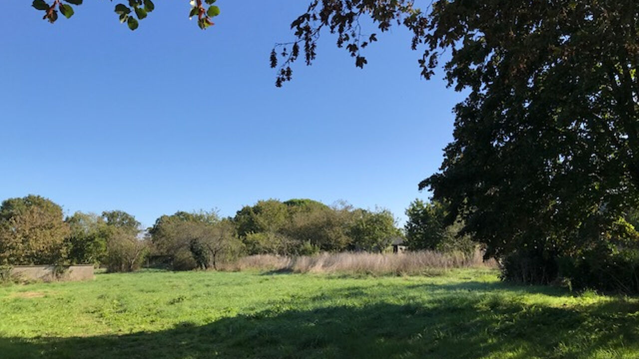 terrain  pièces 1879 m2 à vendre à La Ronde (17170)