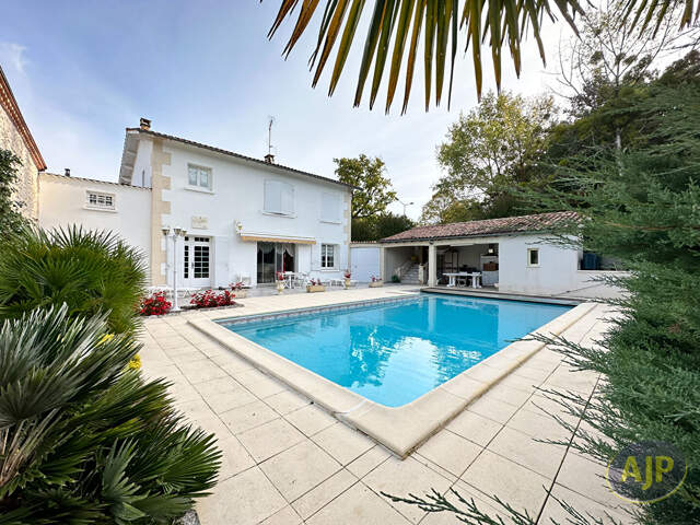 Maison St Bris Des Bois 8 pièce(s) 260 m2 — photo du bien
