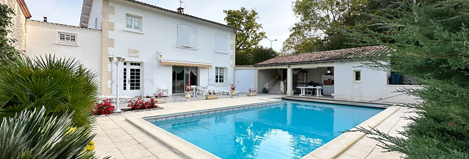 Maison 8 Pièces 260 m² à vendre à Saint-Bris-des-Bois (17770)