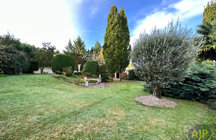 Maison St Bris Des Bois 8 pièce(s) 260 m2 — photo 3