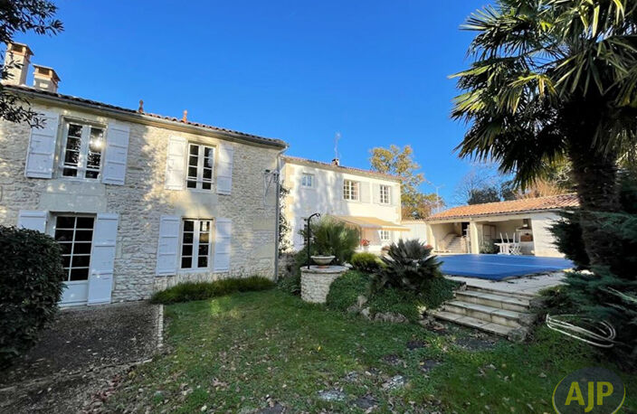 Maison St Bris Des Bois 8 pièce(s) 260 m2 — photo 4