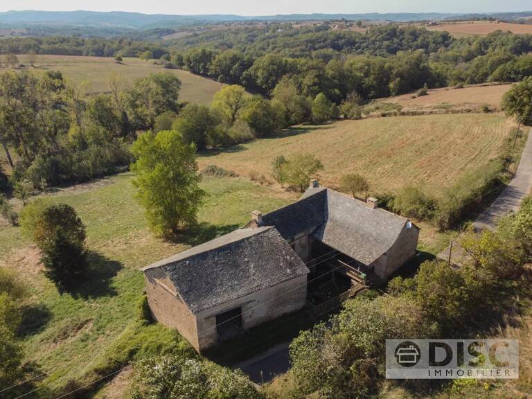 Beau corps de ferme authentique avec grande grange sur 7000m². — photo 1