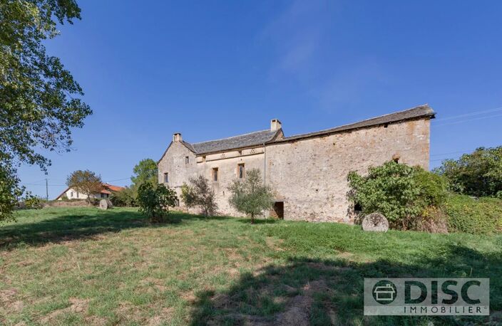 Beau corps de ferme authentique avec grande grange sur 7000m². — photo 2
