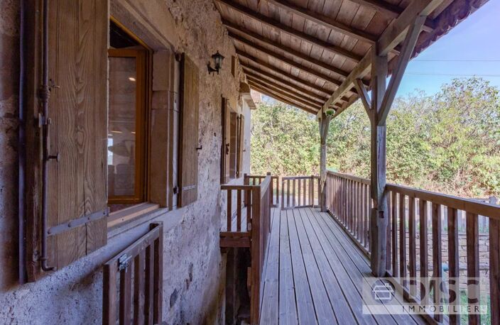 Beau corps de ferme authentique avec grande grange sur 7000m². — photo 3