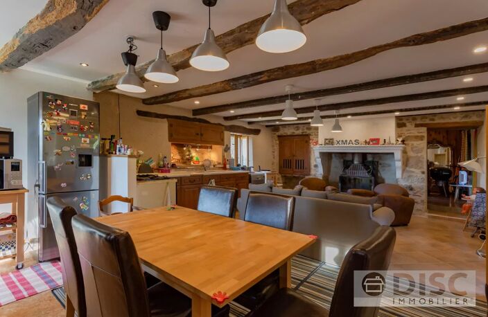 Beau corps de ferme authentique avec grande grange sur 7000m². — photo 5