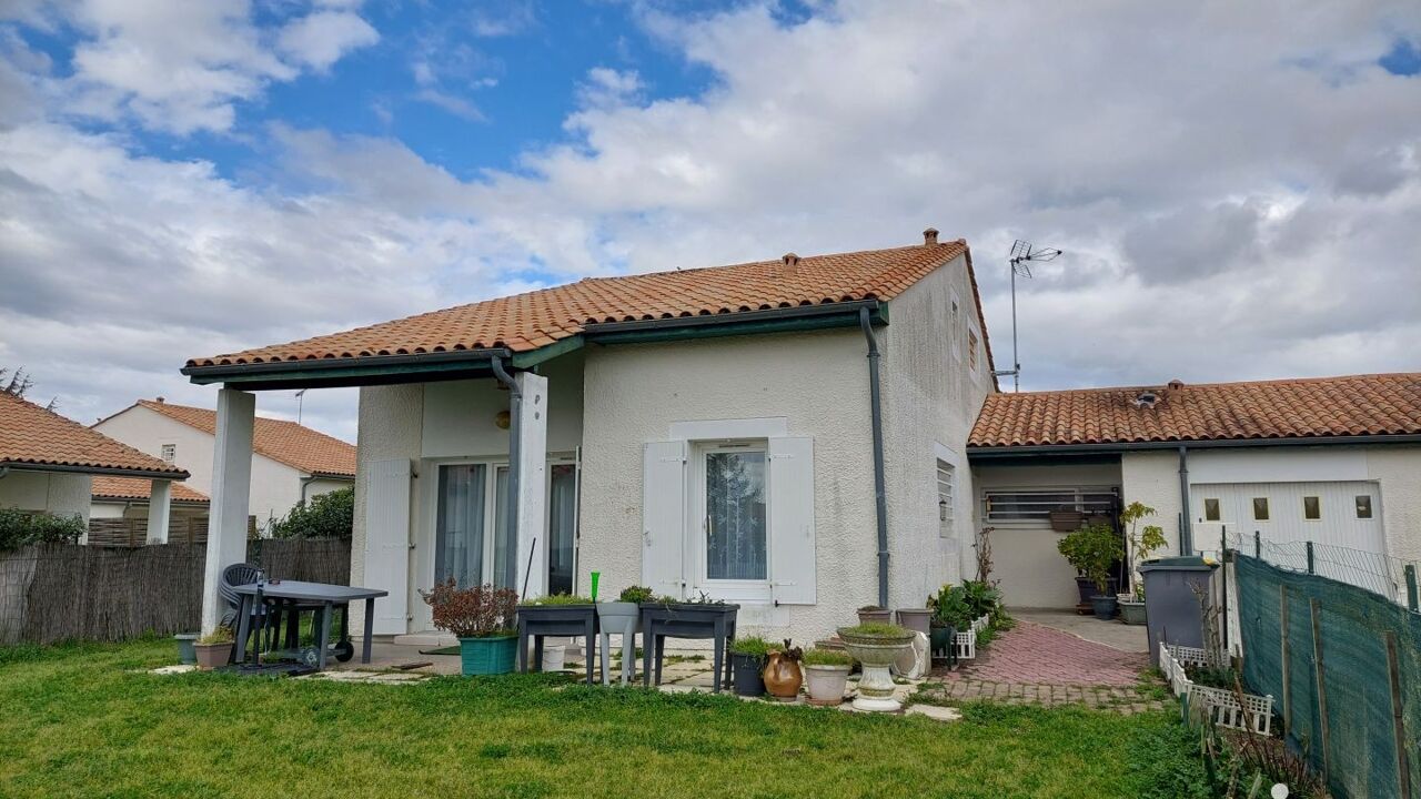 maison 5 pièces 104 m2 à vendre à Saint-Ciers-sur-Gironde (33820)