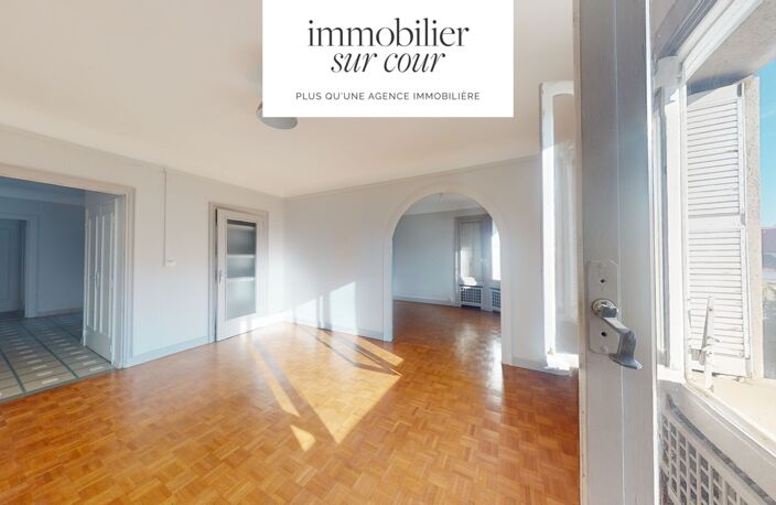 Firminy, dans bel immeuble, appartement type 3 avec balcon et garage — photo 2