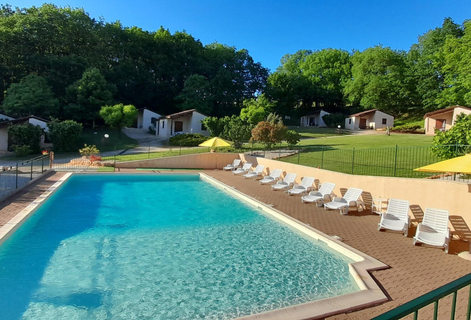 Ensemble immobilier aux portes de la Dordogne — photo 1