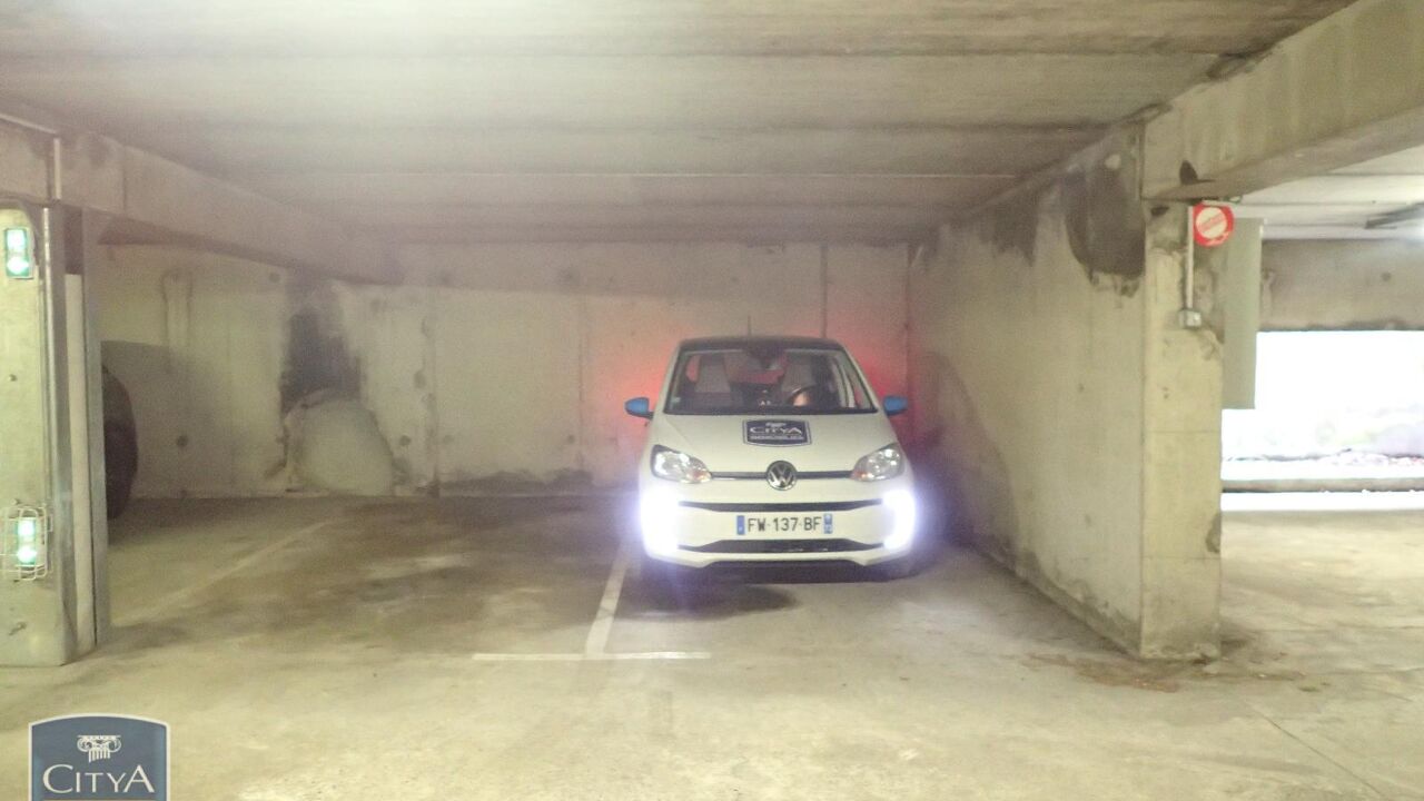 garage  pièces 12 m2 à louer à Chambéry (73000)