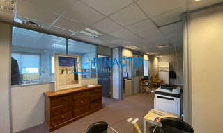 Bureau  92 m² à louer à Éguilles (13510)