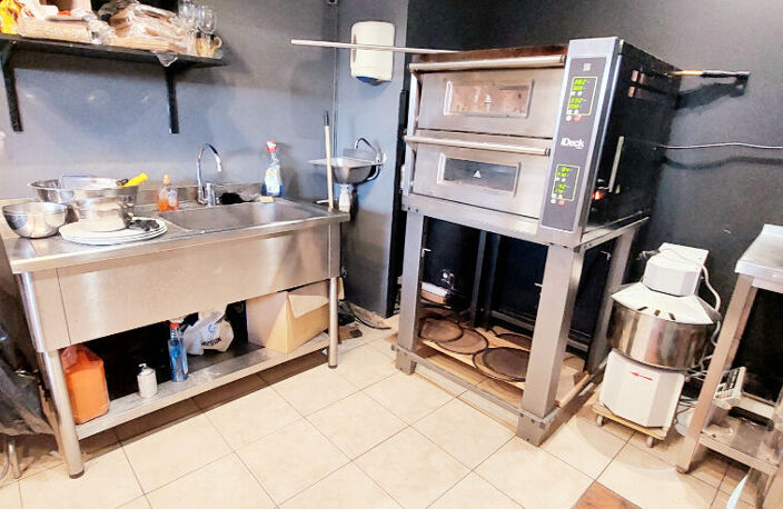 VENDU - Local d'activité commerciale 80m²  (30m² + 50 m² de cave voutée) — photo 4