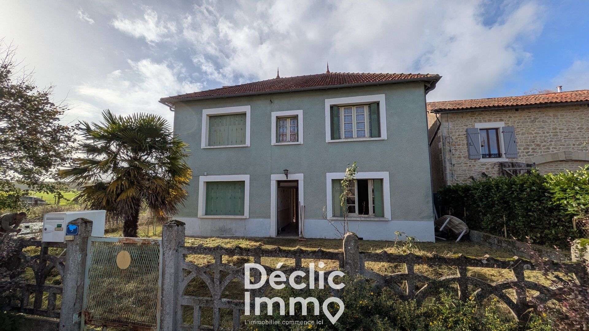 Villa / Maison  T5 à vendre Benest 16350