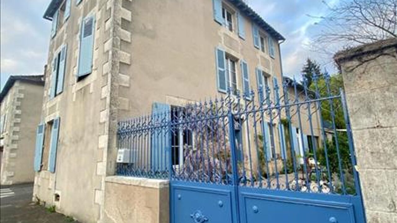 maison 11 pièces 270 m2 à vendre à Montmorillon (86500)