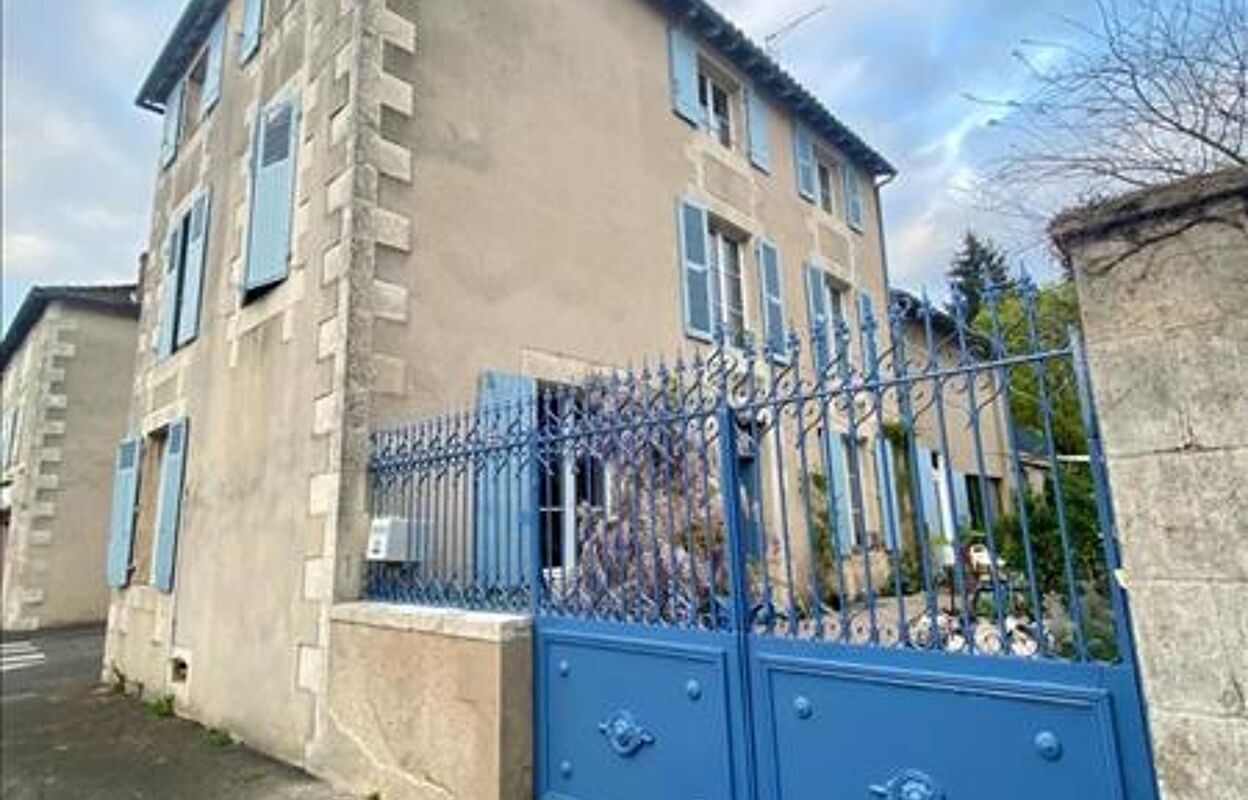 maison 11 pièces 270 m2 à vendre à Montmorillon (86500)