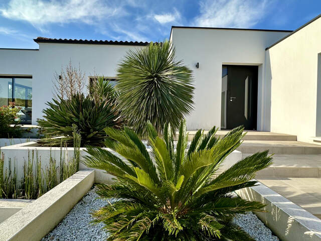 VILLA MODERNE DE 193 M2  AVEC PISCINE - 4 CMABRES + STUDIO I — photo du bien