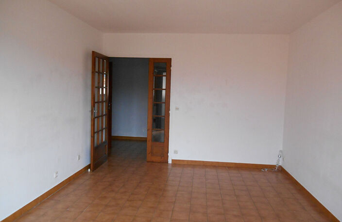 APPARTEMENT F3 AVEC PLACE DE PARKING ET CAVE — photo 2