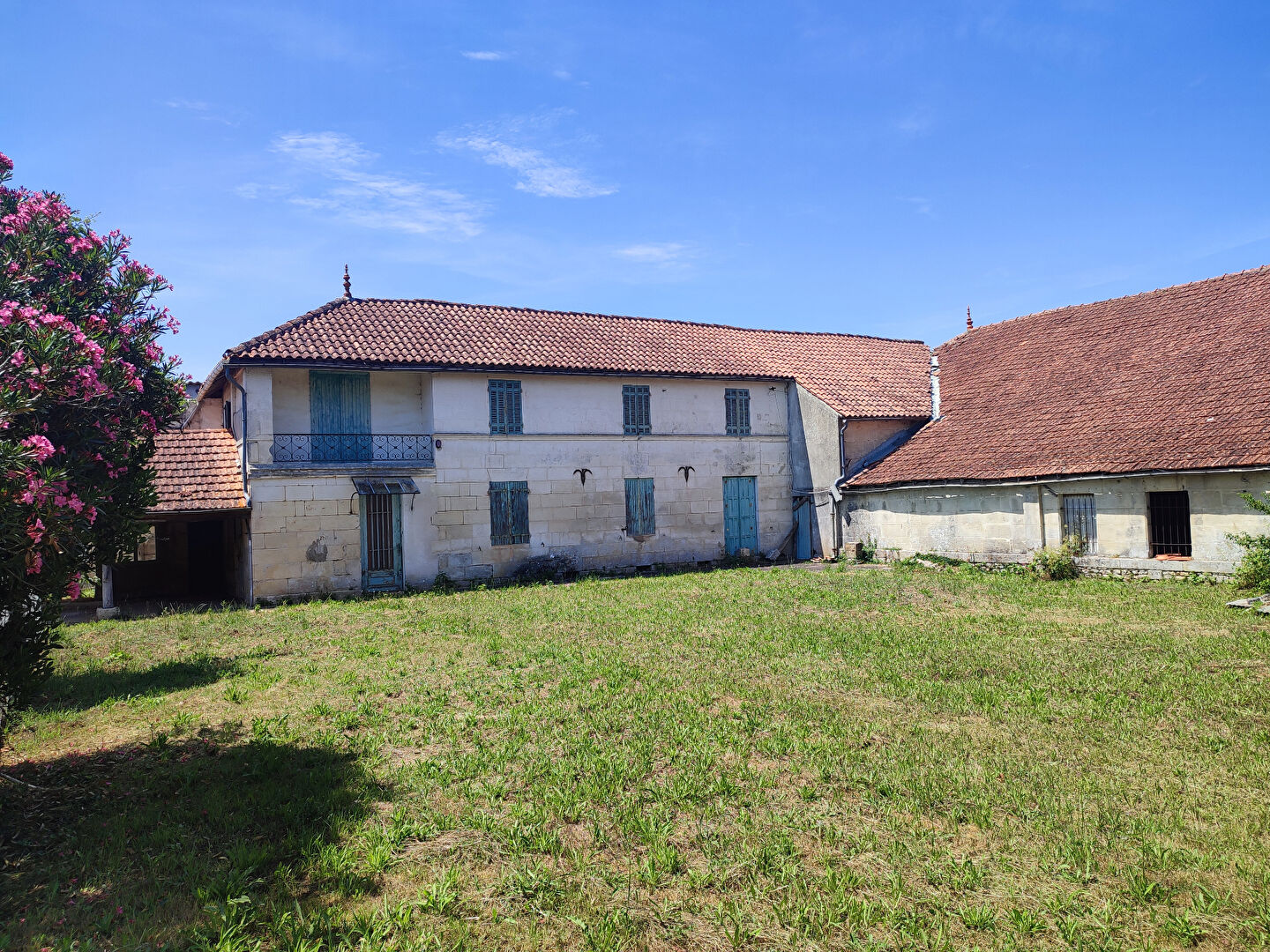 Villa / Maison  T6 à vendre Saint-Genis-de-Saintonge 17240