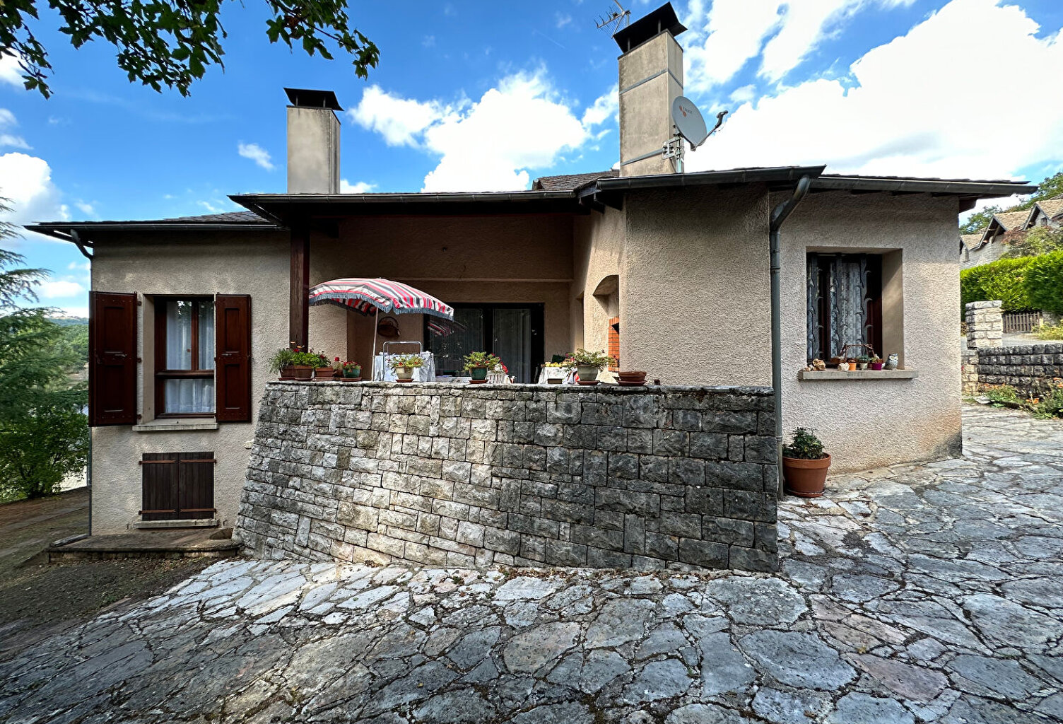 A VENDRE - Maison d'habitation de type 4 et son jardin attenant - LA CANOURGUE — photo 1