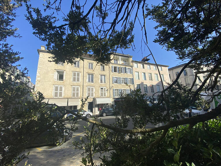 PAU, MURS COMMERCIAUX OCCUPES — photo 1