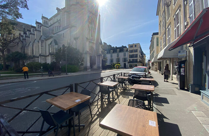 PAU, MURS COMMERCIAUX OCCUPES — photo 2