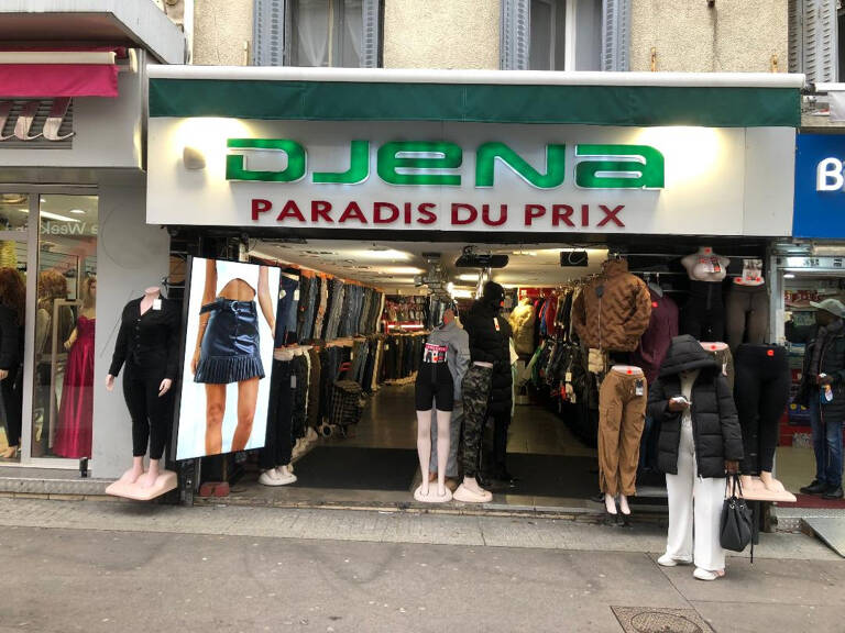 UN GRAND  MAGASIN DE 186M2  A  SAINT-DENIS - RUE PIETONNE - — photo 1