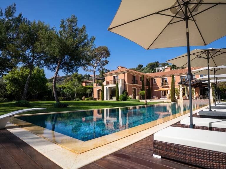 Location annuelle Saint-Jean-Cap-Ferrat: Magnifique villa "pieds dans l'eau" — photo 1