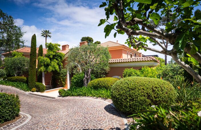Location annuelle Saint-Jean-Cap-Ferrat: Magnifique villa "pieds dans l'eau" — photo 2