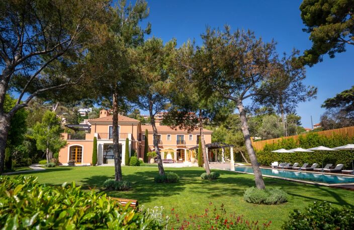 Location annuelle Saint-Jean-Cap-Ferrat: Magnifique villa "pieds dans l'eau" — photo 3