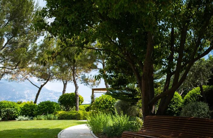 Location annuelle Saint-Jean-Cap-Ferrat: Magnifique villa "pieds dans l'eau" — photo 4