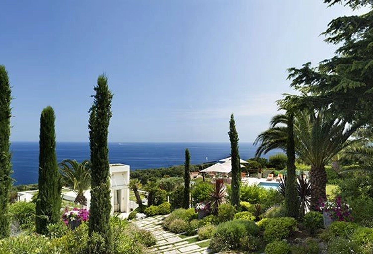 Location annuelle CAP FERRAT : Splendide villa moderne avec vue mer — photo 1