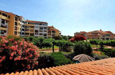 EXCLUSIVITÉ - GRAND STUDIO - MEUBLE, GARAGE ET CAVE refait à neuf- résidence avec piscine, tennis et terrain de pétanque — photo du bien