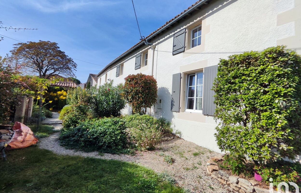 maison 7 pièces 195 m2 à vendre à Sainte-Ouenne (79220)