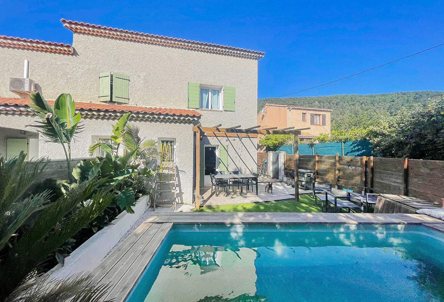 Maisonnette à Sollies Pont avec jardin et piscine — photo 1