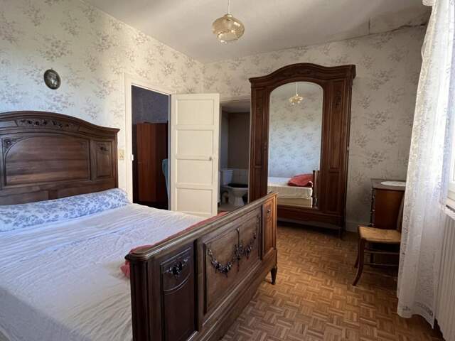Maison de 110 m² à rafraîchir à vendre sur 1000 m² de terrain — photo du bien