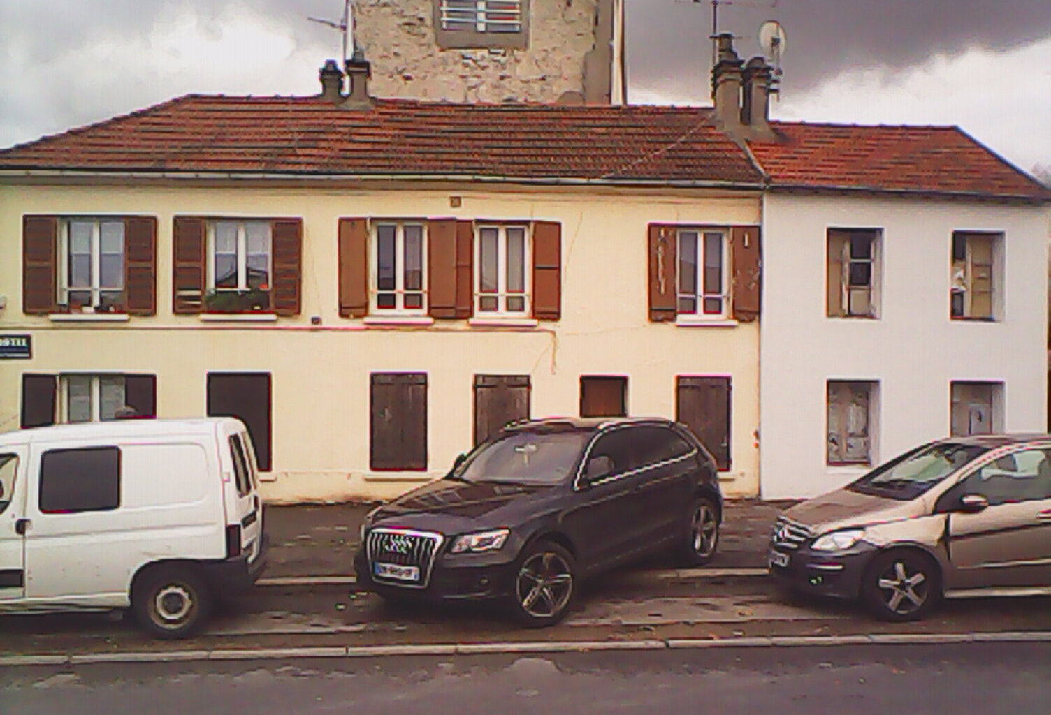 HOTEL A STAINS-650m2- 11 chambres+ 10 LOGEMENTS + 1 café-bar — photo 1
