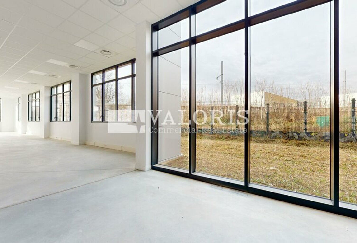 BUREAUX à LOUER — photo 1