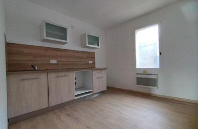 location appartement 650 € CC /mois à proximité de Cucuron (84160)