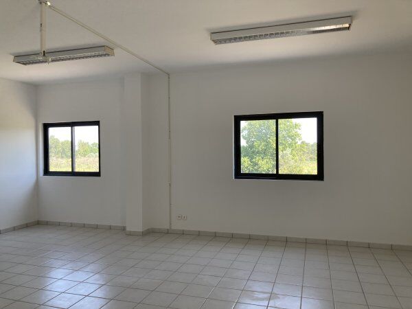 Bureau  à louer Saint-Cyprien 66750