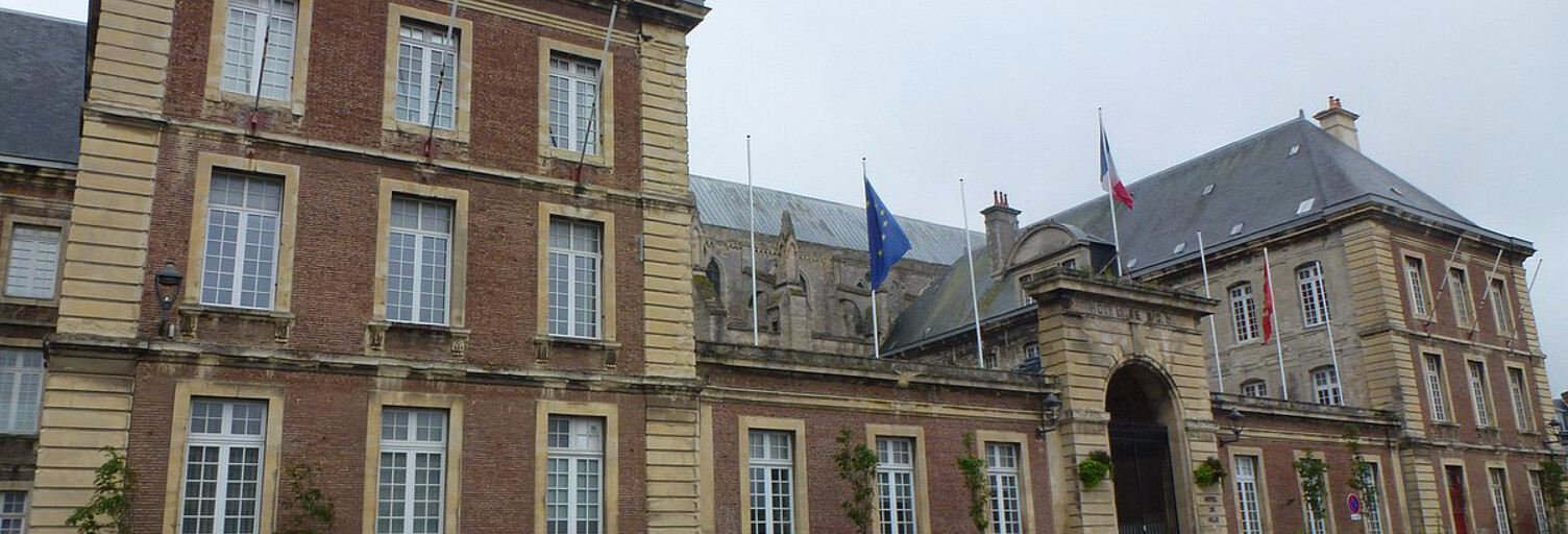 Commerce  610 m² à louer à Saint-Léonard (76400)