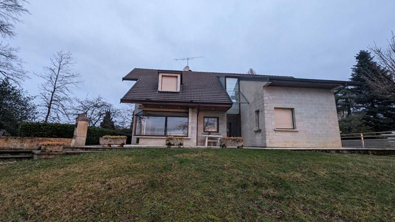 maison 11 pièces 261 m2 à vendre à L'Isle-sur-le-Doubs (25250)