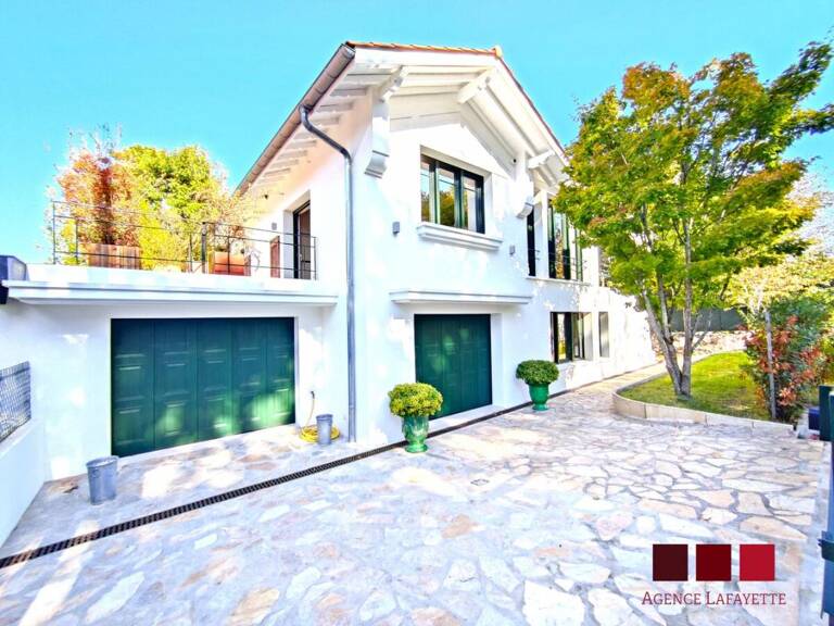 BIARRITZ PARC D'HIVER-VILLA RENOVEE-3 CH-JARDIN-GARAGE — photo 1