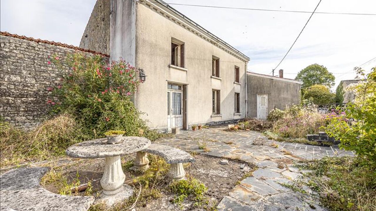 maison 5 pièces 135 m2 à vendre à Saint-Saturnin-du-Bois (17700)